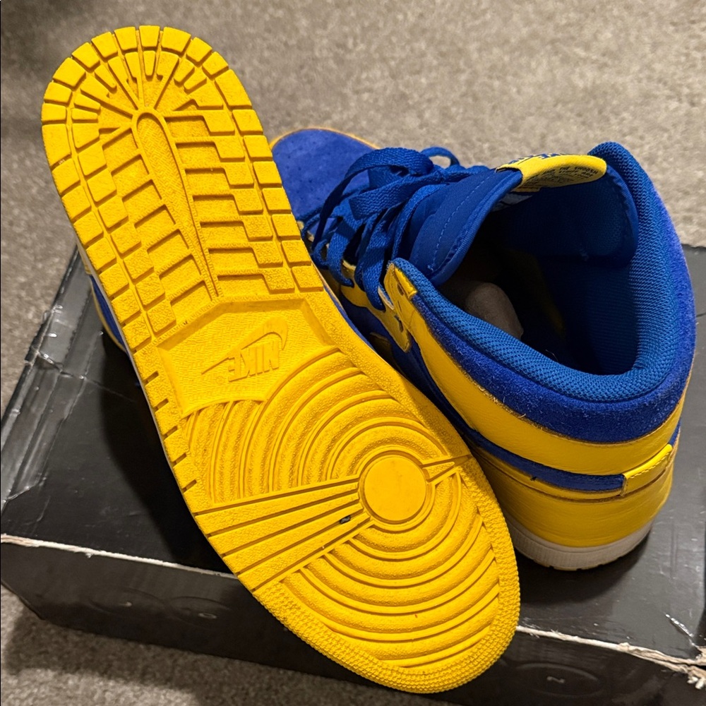 Air Jordan 1 High OG Laney - Picture 3 of 6